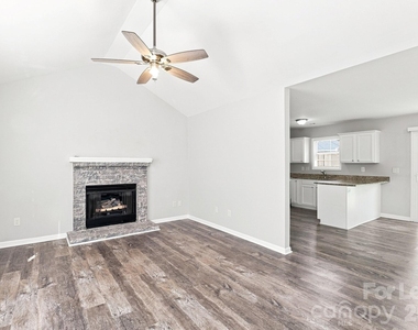 1109 Crescent Way - Photo Thumbnail 4
