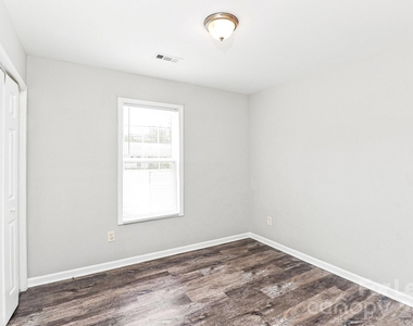 1109 Crescent Way - Photo Thumbnail 9