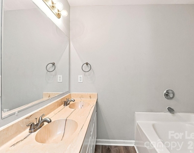 1109 Crescent Way - Photo Thumbnail 10