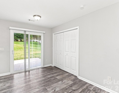 1109 Crescent Way - Photo Thumbnail 6