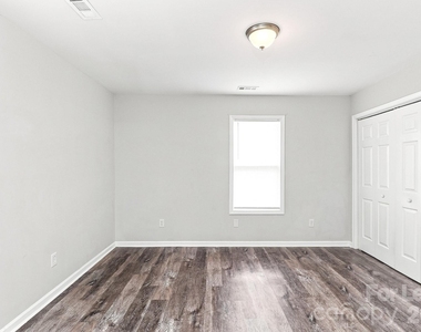 1109 Crescent Way - Photo Thumbnail 12