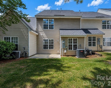 10048 University Park Lane - Photo Thumbnail 5