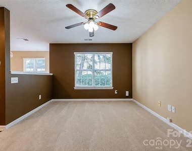 10048 University Park Lane - Photo Thumbnail 2