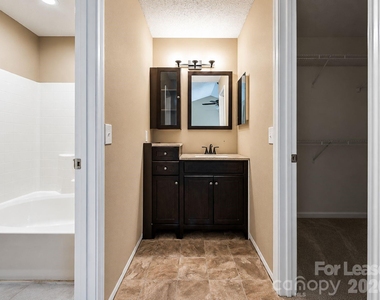 10048 University Park Lane - Photo Thumbnail 3