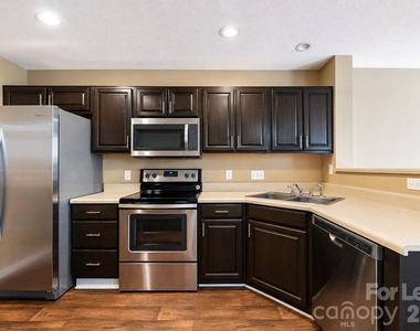 10048 University Park Lane - Photo Thumbnail 1