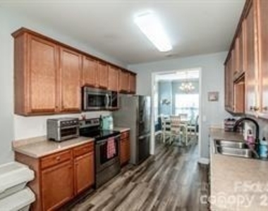 4151 Kenton Glenn Court Nw - Photo Thumbnail 7