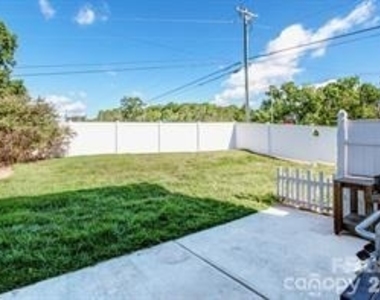 4151 Kenton Glenn Court Nw - Photo Thumbnail 3