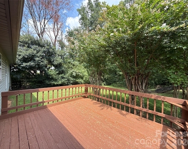 11111 Meadow Bank Lane - Photo Thumbnail 13