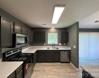 11111 Meadow Bank Lane - Photo Thumbnail 5