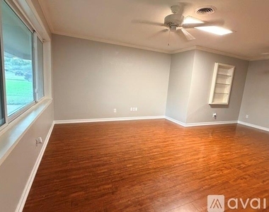 4925 Lubbock Avenue - Photo Thumbnail 10