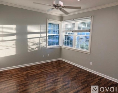 4925 Lubbock Avenue - Photo Thumbnail 4