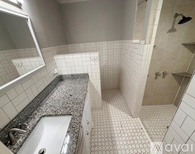 4925 Lubbock Avenue - Photo Thumbnail 7