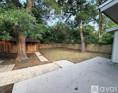 4925 Lubbock Avenue - Photo Thumbnail 3