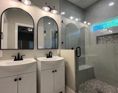2425 Milton Avenue - Photo Thumbnail 8