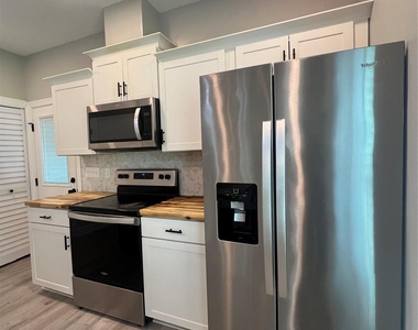 2425 Milton Avenue - Photo Thumbnail 4