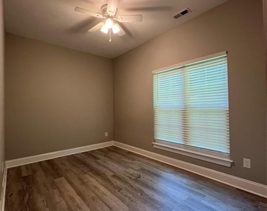 2425 Milton Avenue - Photo Thumbnail 11
