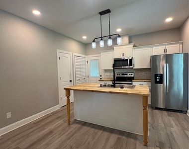 2425 Milton Avenue - Photo Thumbnail 3