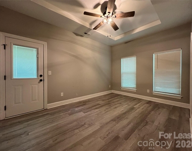 2425 Milton Avenue - Photo Thumbnail 6
