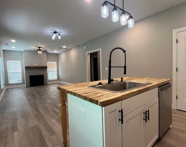2425 Milton Avenue - Photo Thumbnail 5