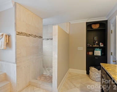 425 Tremont Avenue E - Photo Thumbnail 25