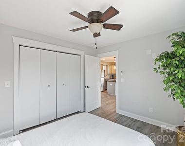 425 Tremont Avenue E - Photo Thumbnail 37