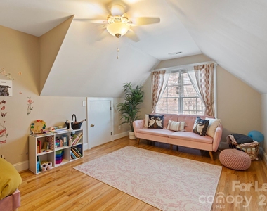425 Tremont Avenue E - Photo Thumbnail 17