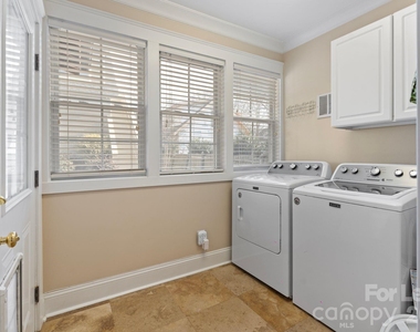 425 Tremont Avenue E - Photo Thumbnail 7