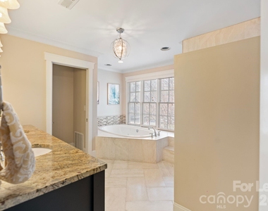 425 Tremont Avenue E - Photo Thumbnail 22