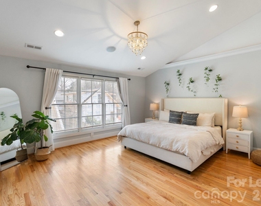 425 Tremont Avenue E - Photo Thumbnail 20