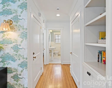 425 Tremont Avenue E - Photo Thumbnail 8