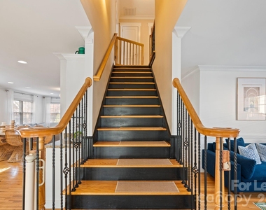 425 Tremont Avenue E - Photo Thumbnail 12