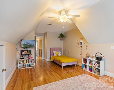 425 Tremont Avenue E - Photo Thumbnail 18