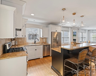 425 Tremont Avenue E - Photo Thumbnail 6