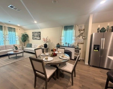914 Jett Drive - Photo Thumbnail 8