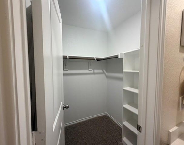 914 Jett Drive - Photo Thumbnail 20