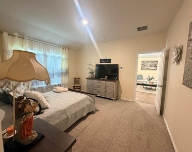 914 Jett Drive - Photo Thumbnail 17
