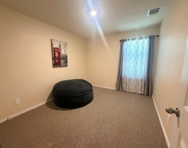 914 Jett Drive - Photo Thumbnail 11