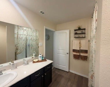 914 Jett Drive - Photo Thumbnail 19