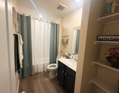 914 Jett Drive - Photo Thumbnail 15