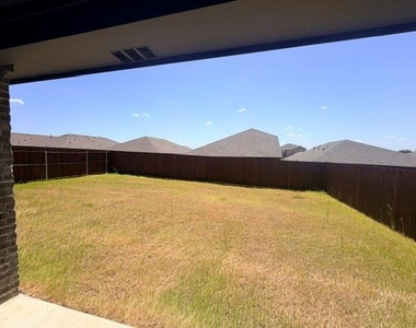 914 Jett Drive - Photo Thumbnail 24