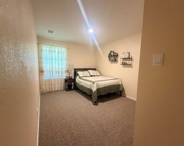 914 Jett Drive - Photo Thumbnail 12