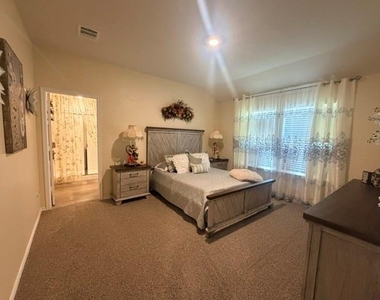 914 Jett Drive - Photo Thumbnail 16