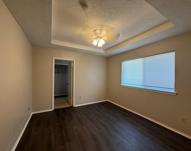 4922 Rolling Vista - Photo Thumbnail 11
