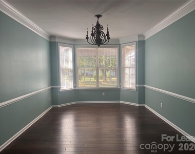 800 Pinkney Place - Photo Thumbnail 4