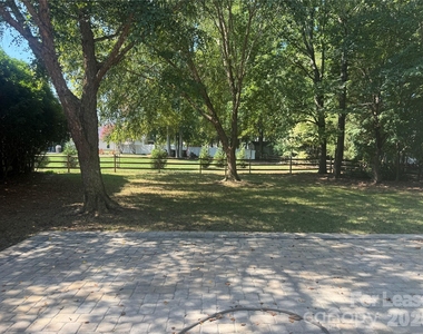 800 Pinkney Place - Photo Thumbnail 26