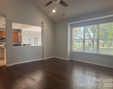 800 Pinkney Place - Photo Thumbnail 9