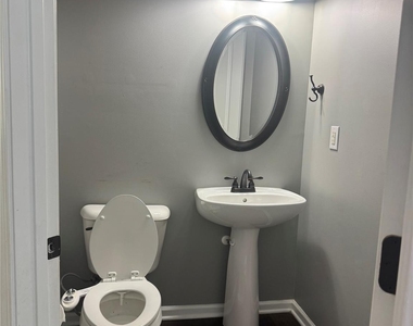 800 Pinkney Place - Photo Thumbnail 11