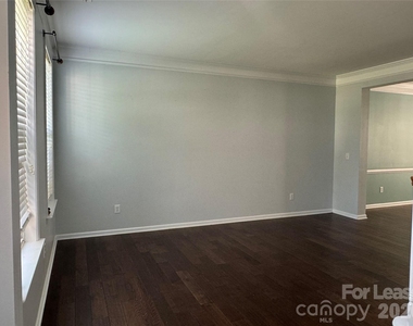 800 Pinkney Place - Photo Thumbnail 2