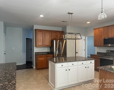800 Pinkney Place - Photo Thumbnail 6