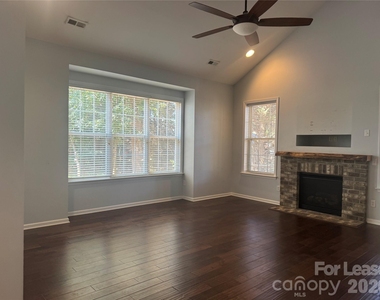 800 Pinkney Place - Photo Thumbnail 8